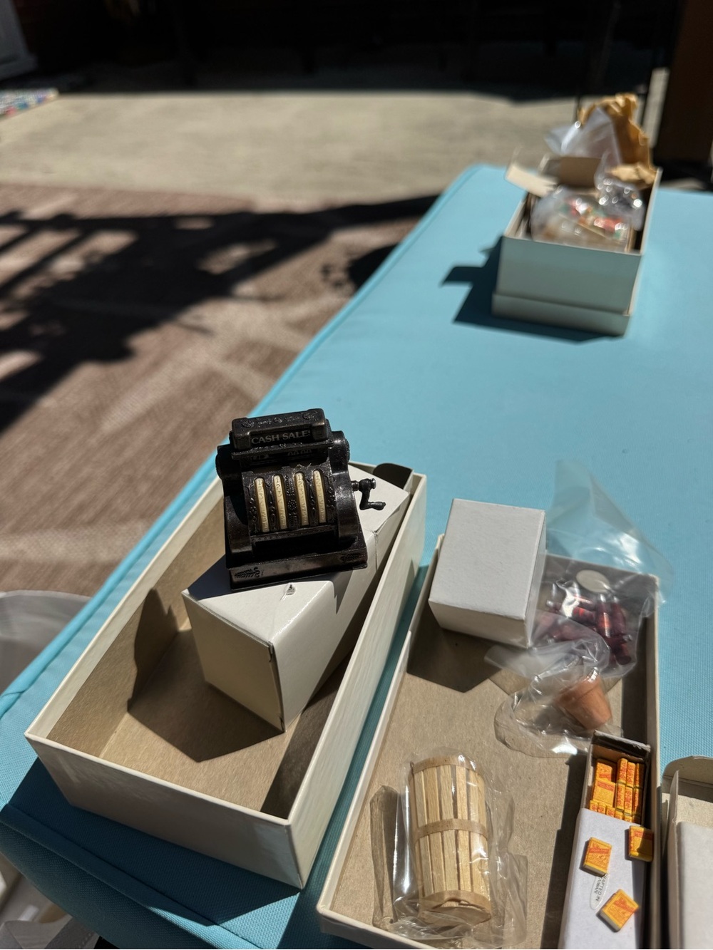 Franklin Mint Miniature Dollhouse Accessories Set - entire lot included in sale - Picture 11 of 16